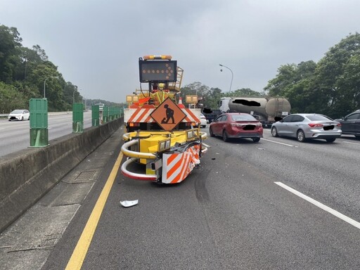 國道衝撞緩撞車 竟是駕駛使用輔助駕駛系統闖禍