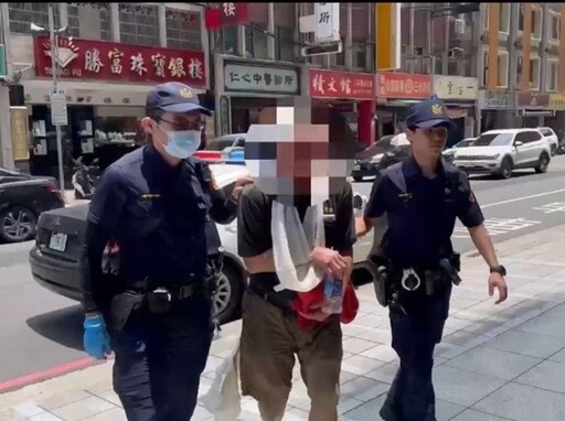 開車滑手機 眼尖警攔查見毒品58歲男跳溝圳逃