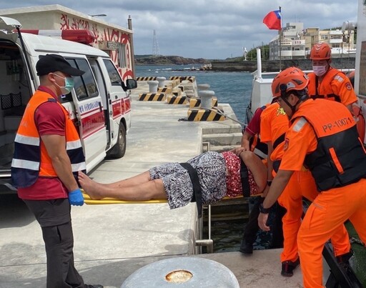 79歲婦跌倒右大腿骨折 海巡緊急馳援將軍嶼後送馬公