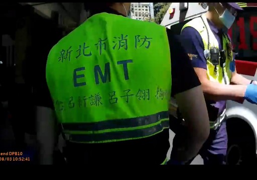 中和警不畏高溫豔陽 跪地ＣＰＲ與死神搶命