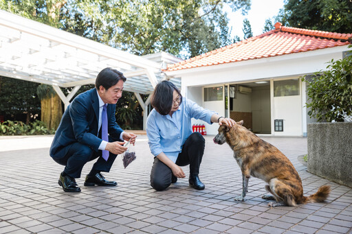 蔡英文訪賴清德官邸 送愛犬禮物大聊狗狗經