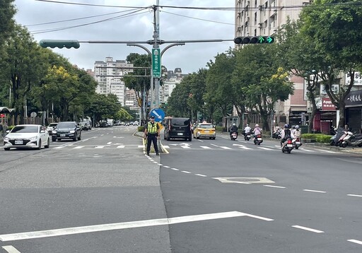 國慶日後仍湧觀光旅遊車潮 土城警強力執法交通不打結