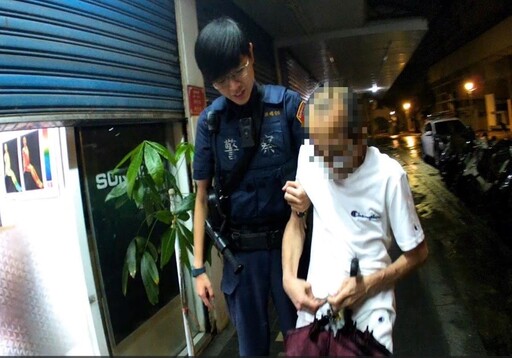 6旬翁步行跌倒動彈不得 內湖警貼心揹扶助返家