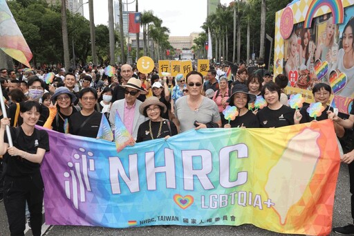 台灣同志大遊行 人權會與法國LGBT+大使倡多元平等