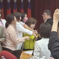 陳玉珍批違反議事程序 賴惠員狠酸：上周掉牙、今天掉風度？