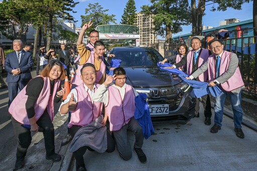 特教學校獲贈自動洗車機 蘇俊賓攜特教學子開箱體驗