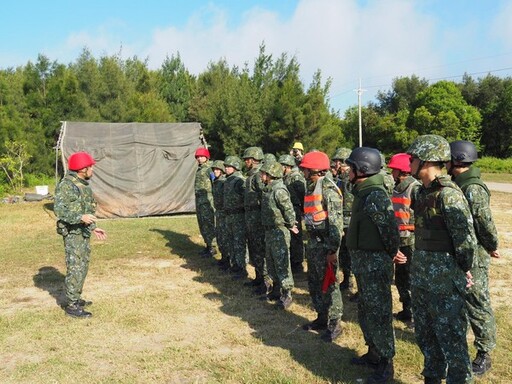 部隊受訓太無聊和女友裸聊截圖珍藏 同梯軍官「幹走照片」下場曝