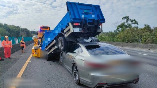 未注意車前狀況肇禍 小貨車國道撞緩撞車再被追撞