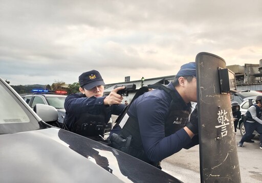 土城警防搶演練超逼真 扮歹徒正妹警竟是「土城車手剋星」