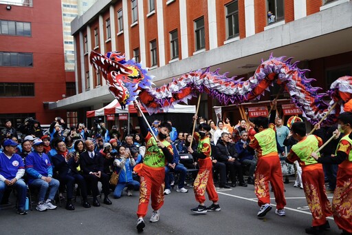 余文忠贈韓國瑜「火旁龍頭」 藍委齊聲為2026高喊凍蒜