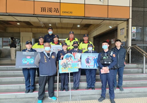 防詐防搶拚治安 永和警率民力捷運站前宣導