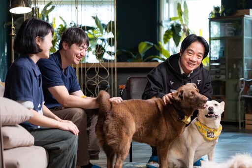 總統賴清德與毛孩子一起過年！ 寵物年菜「黃金旺旺金元寶」