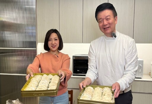 過年就是要吃元寶 陳乃瑜、于北辰包餃子祝新年「蛇麼都好」