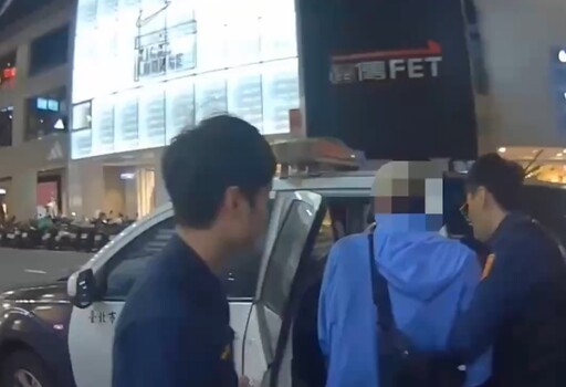 車手戴帽遮臉霸提款機瘋狂領錢 見警盤查太緊張當場露餡