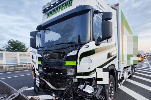 國道突停車 聯結車煞不及撞小貨車26歲越南駕駛身亡