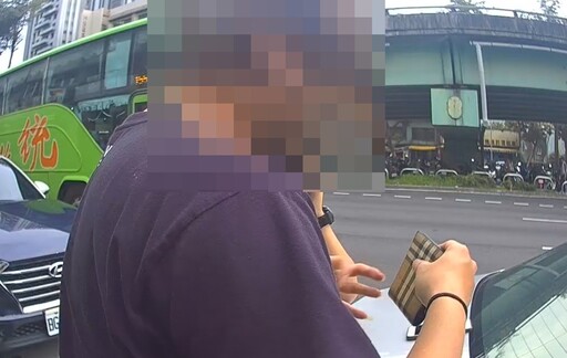 詐欺車手身揹8萬元名牌包 走出超商警圍捕嚇壞
