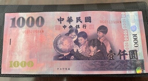 瘋媽祖ATM領錢吐粉紅千元鈔 上班族又驚又喜「咱攏系媽祖婆的囝仔」