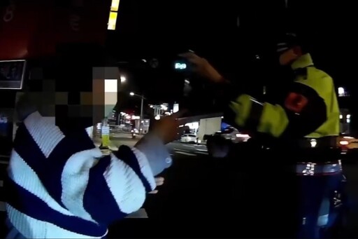 1次偷3頂安全帽 警1小時電眼逮行李箱男
