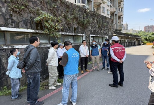 新北汐止伯爵街道路裂縫擴大 張錦豪偕土木技師公會提搶修方案