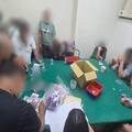 天九牌職業賭場藏身11樓 警一舉查獲32名賭客全送辦