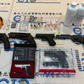 涉擁槍自重藏公寓製毒 警起獲改造手槍等5種槍械