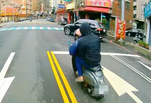 未戴安全帽拒檢逃逸 土城警尾隨追緝查獲喪屍煙彈
