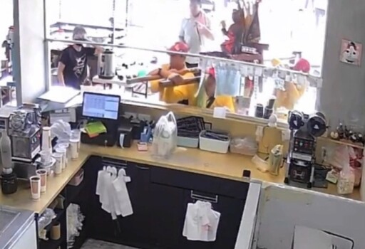 神明想喝奶茶撞破玻璃 老闆娘感恩：來祝福那天飲料店爆單
