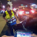違規女不滿遭攔查 搶警用電腦飆罵「神經病」結果慘了