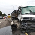 聯結車國道撞客運 疑未保持行車安全距離肇禍