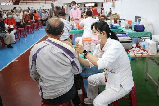 疫情升溫嘉義市開設大型疫苗接種站 黃敏惠籲接種防重症