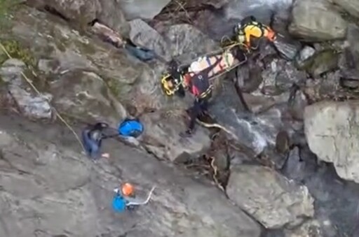 台東溪降被困 陸空合作成功救出3外籍登山客