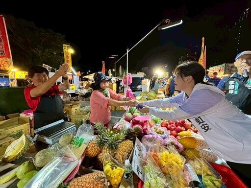 高虹安拜訪新竹兩大夜市 市民送暖反罷免、加油聲不斷