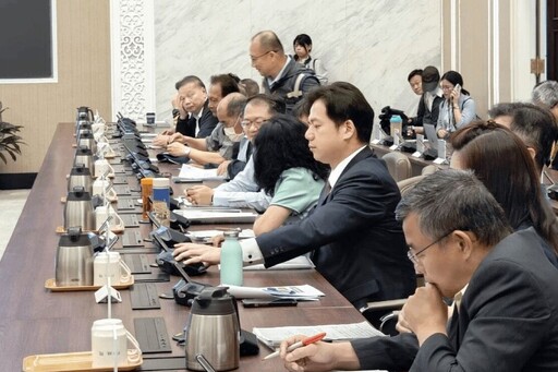 卓榮泰主持道安會議 邱臣遠出席爭取最大補助守護行人安全