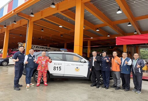 「吊車大王」暖心贈警車 宣介慈感謝民力協助提升執法能量