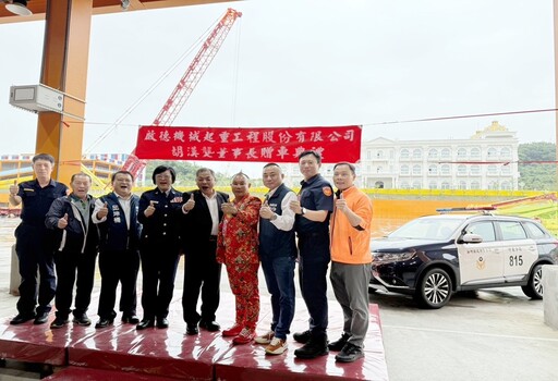 「吊車大王」暖心贈警車 宣介慈感謝民力協助提升執法能量
