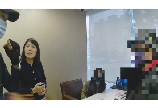 老婦一日遭兩騙 新竹警即時攔阻逾9000萬元詐騙