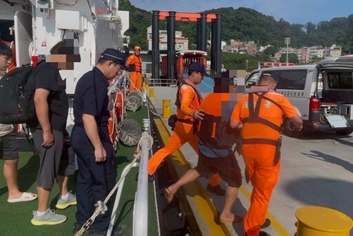 48歲男手割傷 海巡馳援東引急後送就醫