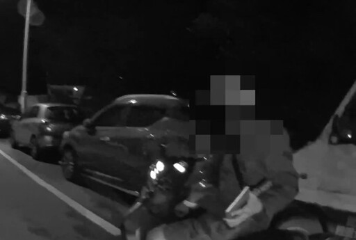 騎車玩手機慘了 巡邏警攔查起獲毒品安非他命