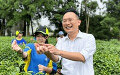 現身龍源國小藏茶畢典 蘇俊賓：10年後茶會是滿滿故事