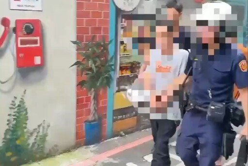 開車撞上人行道 通緝犯竄逃暴衝棄車躲家中被逮