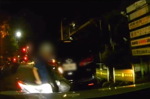 不滿汽車停放社區大門 52歲機車男涉酒駕暴怒口角