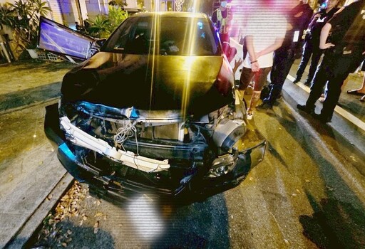 苗栗驚傳毒駕連撞招牌車輛 警到場一看超級傻眼