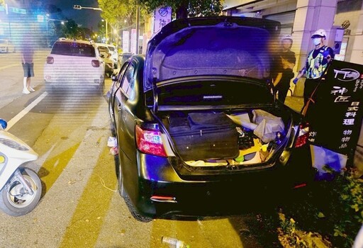 苗栗驚傳毒駕連撞招牌車輛 警到場一看超級傻眼