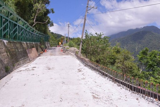 視察富里六十石山農路工程 徐榛蔚：為花季與暑假旅遊做好準備