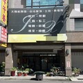 情侶吵架變災難 失控女樓上狂拋物嚇壞路人