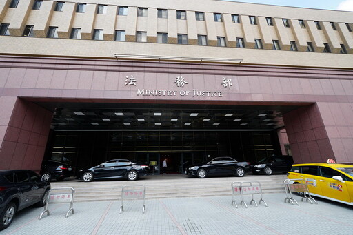 黃國昌質詢音檔疑AI合成 法務部：嚴重影響偵審程序