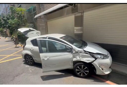 毒蟲拒檢飆車撞人逃竄 撞進民宅狼狽落網