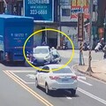 毒蟲拒檢飆車撞人逃竄 撞進民宅狼狽落網