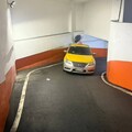 疑醉臥停車場車道 42歲男被計程車輾過送醫急救