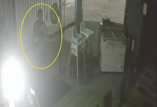 火鍋店玻璃門忘記關 竊賊「直接走進去」洗劫愛心零錢箱400元